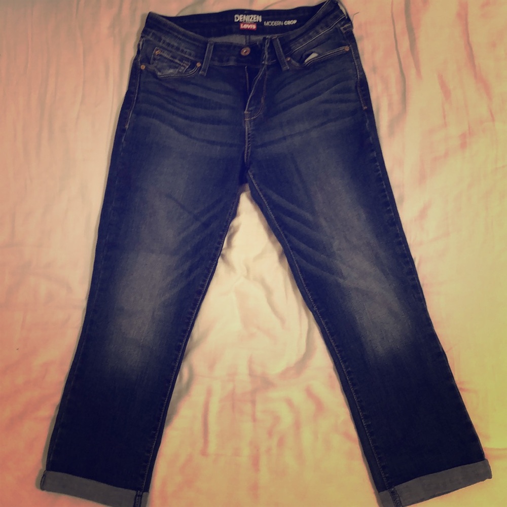 Women’s Cropped Levi’s Jeans - Picture 1 of 4